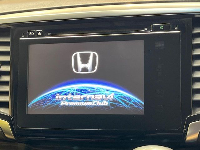 【純正ナビ】人気の純正ナビを装備。オーディオ機能も充実しており、Bluetooth接続すればお持ちのスマホやMP3プレイヤーの音楽を再生可能！毎日の運転がさらに楽しくなります！！