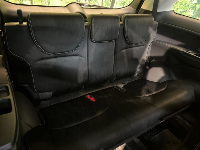 3列目シートはもちろん状態良好☆大人でもゆったりと座って頂けますので、大人数でのお出かけもラクラクです♪ご家族で、気の知れた仲間で、ドライブに行くのが楽しみですね♪
