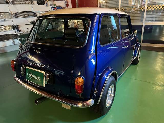 車検対応のセンター出しステンレスマフラーは心地よいスポーツサウンドを奏でます！全体的にも手入れの良い状態で内外機関ともに大変好印象の一台！