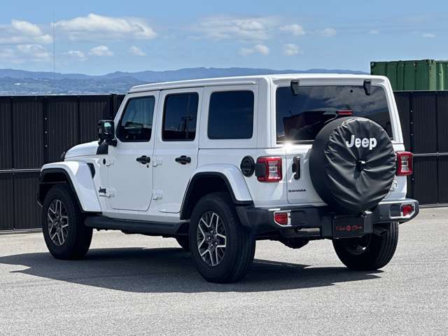 ☆走行6000km☆ボディカラー：ブライトホワイト☆セレクトラックフルタイム4X4システム☆2.0L　直列4気筒DOHCターボ☆安心ディーラー保証☆