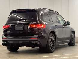 人間工学に基づき機能面を最優先して作られているデザインですので流行り廃りがなく飽きが来ないデザインがメルセデス・ベンツの真骨頂となっております。末長くご愛用頂けます。