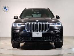 【キドニーグリル】BMWは約90年もの間、ほぼ全ての車両にひと目でBMWだと分かるこの特徴的なフロントグリルが備えられ、デザイン・アイコンとして親しまれてきました。