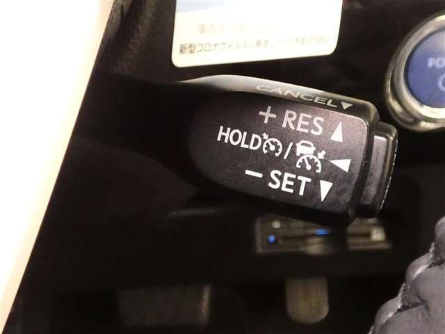 車速対応オートクルーズなので、高速道路の走行がとても楽ちん♪　前の車の走行状況をきちんと考えてくれます。