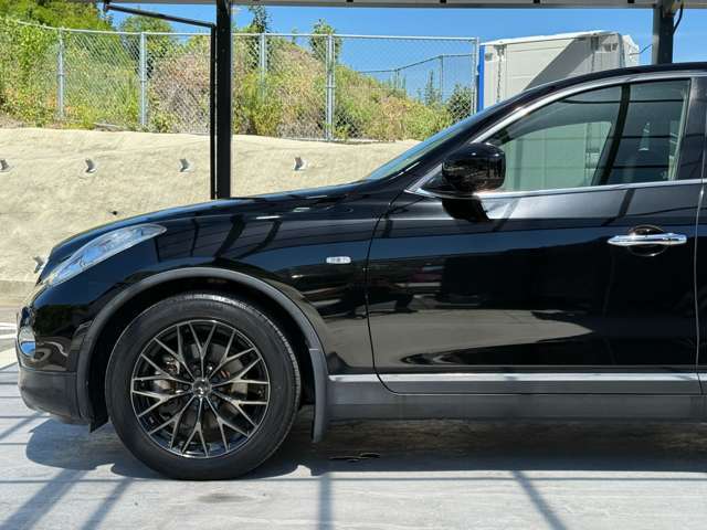 納車前には外装・内装共に徹底的にクリーニングしてお渡ししたします！少しでもお客様が当店で買ってよかったと思っていただけるように心がけております。