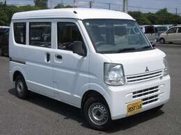 運転席側です。傷が多くタッチペン補修跡が多数あります。ドアミラー下に軽い凹みがあります。気になる箇所などございましたらお気軽にお問い合わせ下さい！