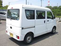 オプション作業も承っております。ナビ・オーディオ・ETC取付等、何でもお気軽にご相談ください。オイル交換・バッテリー交換・タイヤ交換などの、アフターケアもお任せください。長いお付合に自信があります！