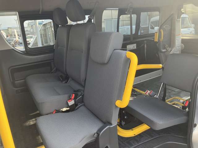 後部座席シートです。