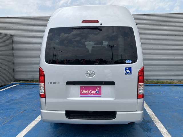 リヤ正面写真です。