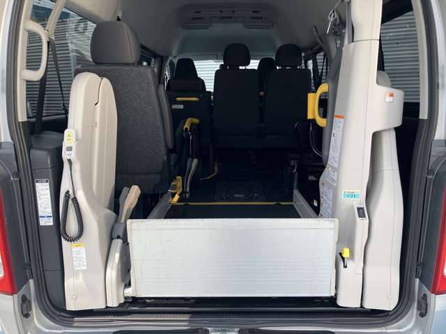 車いす2脚タイプになります。