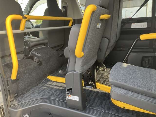 手摺りが付いている為、乗り降りの際も安心です。