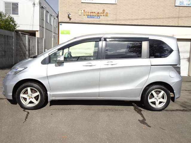 入庫した際に検査（AIS検査）を行いメーター不正や修復歴の有無、キズやサビ等細かくチェックしてから店頭に並んでおりますので、安心して購入頂けると考えております。