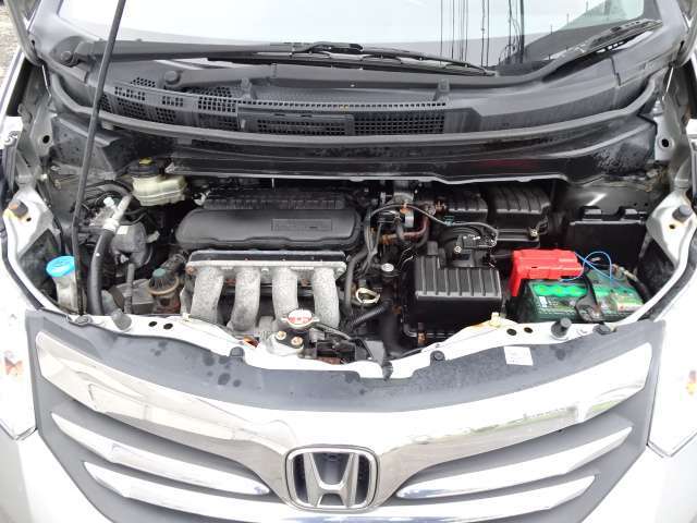 ピカピカのエンジンルーム！！充実したカーライフをお楽しみください(^_-)-☆