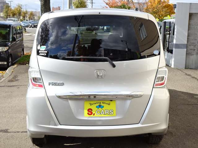 修復歴についてはリアフロア先端部分小事故。重要部分である足回りに達していない為、小事故となります。