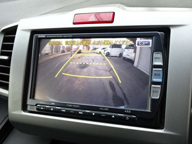 最近の車には欠かせないバックカメラ付き！！これで駐車も楽ちん♪