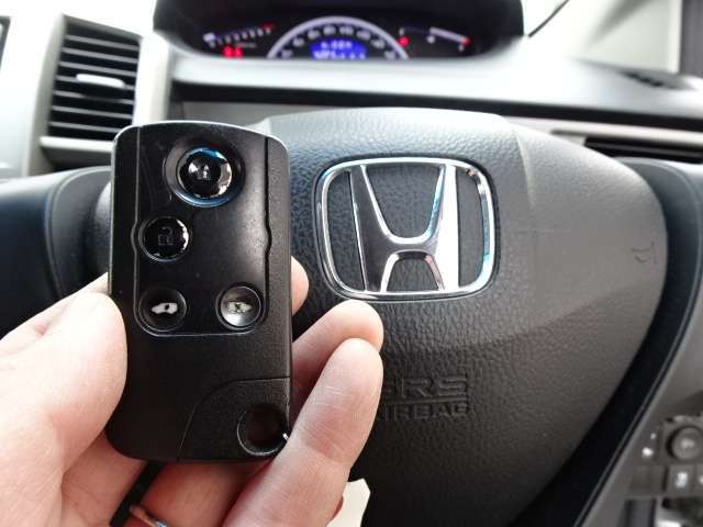 スマートキー＆両側パワースライド付！！ボタン1つで開閉が可能♪