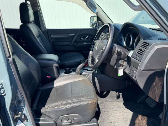 運転席シート廻りは使用感も少なく、良好な状態となっています。丁寧に使われていたことがよくわかります。