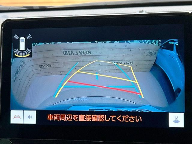 【バックカメラ】駐車時に後方がリアルタイム映像で確認できます。大型商業施設や立体駐車場での駐車時や、夜間のバック時に大活躍！運転スキルに関わらず、今や必須となった装備のひとつです！