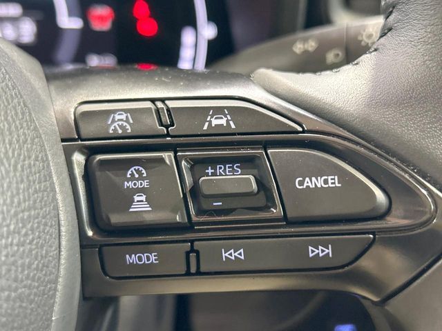 【レーダークルーズコントロール】高速道路での長距離走行が楽に！！自動で速度を保つクルーズコントロールが、衝突軽減システムと連携し、前方の車両を感知して車間を保つように速度調節してくれます！！
