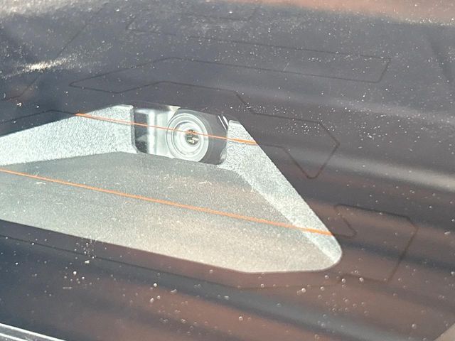 【トヨタセーフティセンス】走行中に前方の車両等を認識し、衝突しそうな時は警報とブレーキで衝突回避と被害軽減をアシスト。より安全にドライブをお楽しみいただけます。