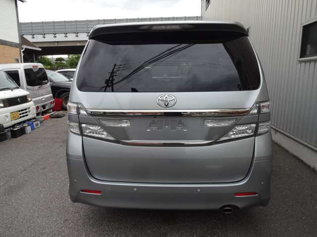 バックカメラ付きで駐車も安心