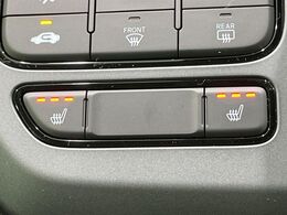 【シートヒーター】寒い日に重宝するシートヒーター！エアコンより早く温まってくれるので寒がりの人も安心ですね♪エアコンの温風は乾燥するから苦手、という方にもをおすすめです。