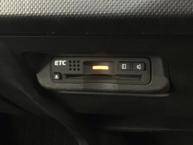 いまや快適なカーライフに欠かせないETCが付いています。