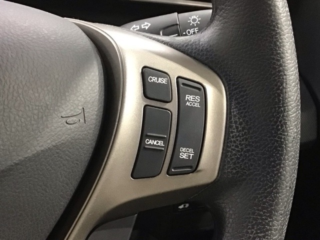 クルーズコントロールを装備しています。高速道路などで一定の速度で走ってくれるので運転が楽ですよ！速度を設定できますので、スピードの出しすぎにも注意できます。