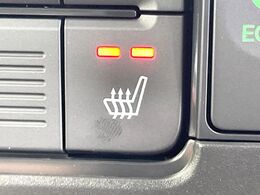 【シートヒーター】寒い日に重宝するシートヒーター！エアコンより早く温まってくれるので寒がりの人も安心ですね♪エアコンの温風は乾燥するから苦手、という方にもをおすすめです。