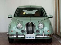 光岡自動車は国内10番目の自動車メーカーでございます。富山県にある小さな工場で、手作業でクルマ作りを行っております。