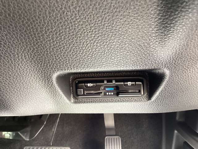 ETC車載器も装備しているので、料金所もスイスイ通過できます。　お財布をひろげる煩わしさも解消です♪