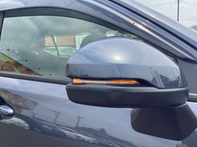 オシャレさと視認性を兼ね備えたLEDミラーウインカー♪