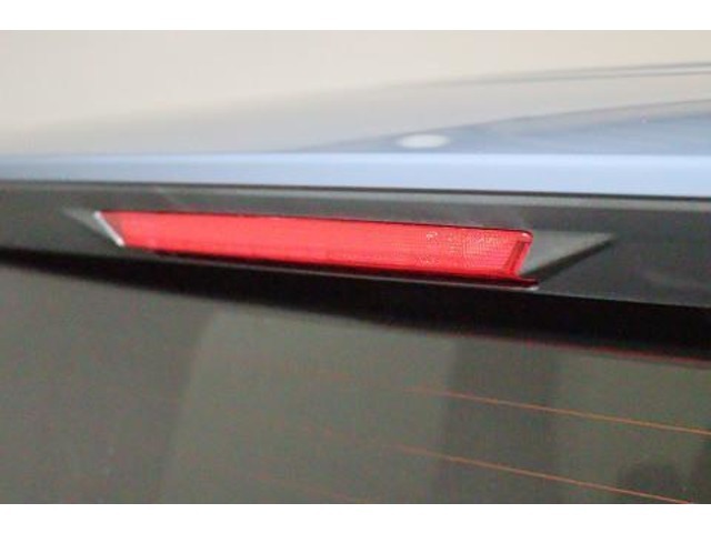 目線の高さに近いストップランプが、後続車にブレーキを踏んだことを知らせるので安全性もUPします。
