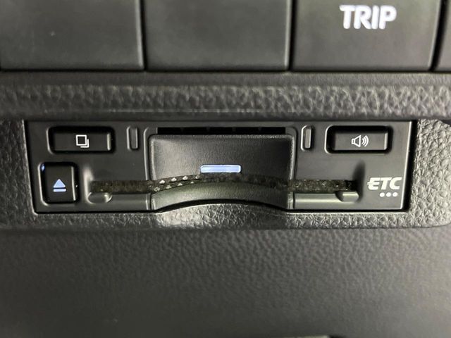 【ETC】高速道路の料金所をストレスなく通過！話題のスポットやサービスエリアに多い「スマートIC」利用時は必須のアイテムです。当店でセットアップを実施、ご納車当日からすぐにご利用いただけます！