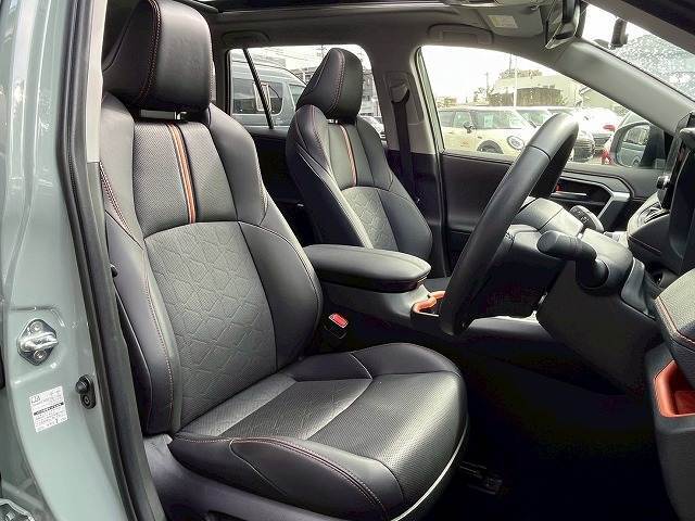 車内もキレイで嫌な臭いもありません！ご納車後の臭いが付きにくくなる「空気触媒コーティング」もご用意しております。愛車を大切に乗って頂く、お子様がいらっしゃるお客様にご好評いただいております。