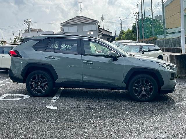 安心したお車をお選び頂けるように、当社では、鑑定車両を展示しております。第三者機関「AIS，JAAA」の2社により、お車の品質を提示しております。