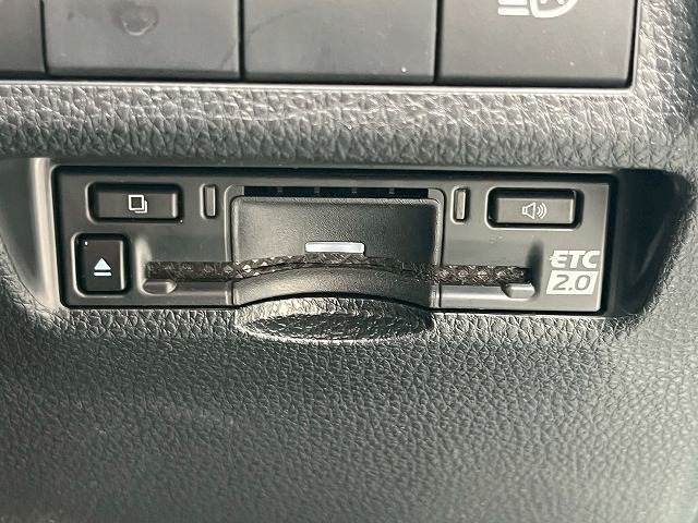 【ETC2.0車載器】を装備しております。高速道路での割引だけでなく、道路情報と連動して様々な交通サービスが受けられるようになります。