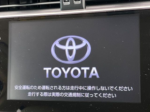 【メーカー純正9型ナビ】インテリアに溶け込むスタイリッシュな「専用設計」メーカーナビを装備♪視認性や操作性など基本性能にも優れ、より上質なカーライフをお楽しみいただけます。