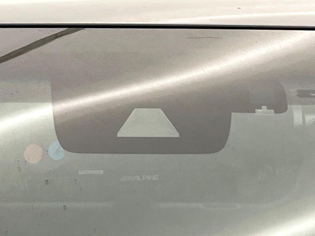 【トヨタセーフティセンス】走行中に前方の車両等を認識し、衝突しそうな時は警報とブレーキで衝突回避と被害軽減をアシスト。より安全にドライブをお楽しみいただけます。