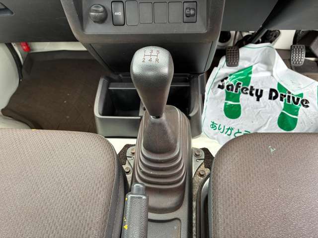 【5速MT】　こちらのお車は5速のミッション車となっております！