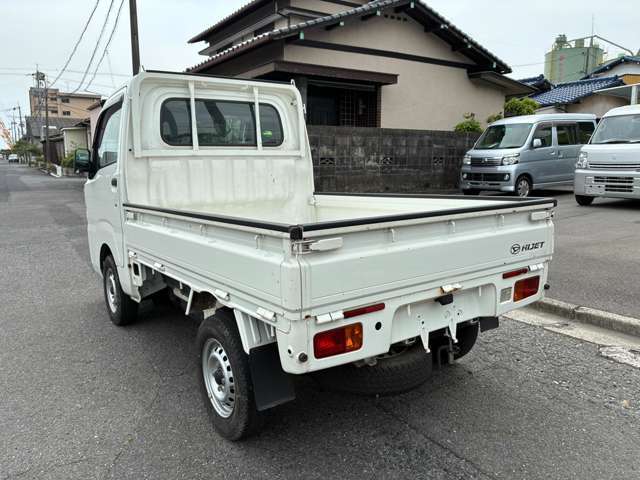 当社のアフターサービスですが、鈑金・塗装の自社工場をはじめ、自社の車検整備工場がございます。