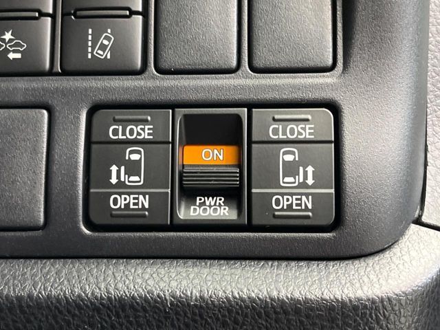 【両側パワースライドドア】スマートキーや運転席のスイッチで後席両側スライドドアの開閉が可能♪電動だから力を入れてドアを開ける必要が無く、小さなお子様でも簡単に開け閉めでき快適です♪