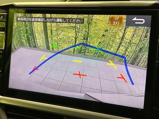 【バックカメラ】駐車時に後方がリアルタイム映像で確認できます。大型商業施設や立体駐車場での駐車時や、夜間のバック時に大活躍！運転スキルに関わらず、今や必須となった装備のひとつです！