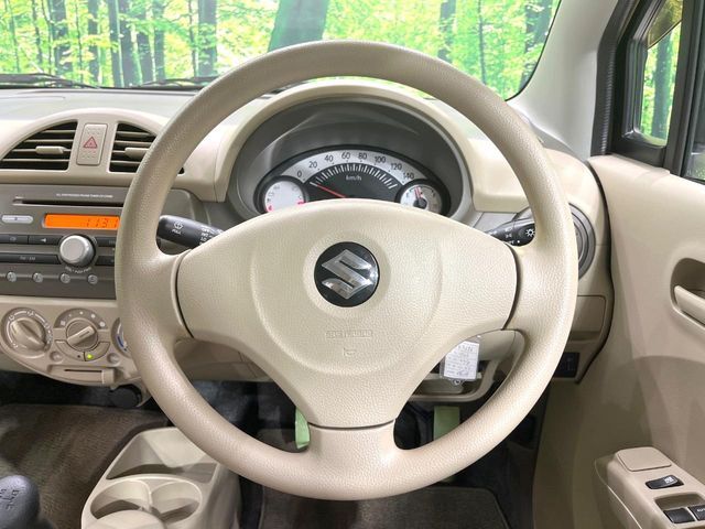 インテリアに合わせたデザインのステアリングは、運転される方のことも考え、運転しやすい形状、大きさです。是非一度、実際に触ってお確かめください。