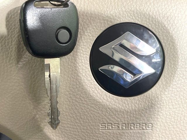 【キーレス】少し離れた場所からでもボタン一つでドアの開錠・施錠ができるのでとっても便利！ドアの鍵穴周りに傷をつけることもありません♪