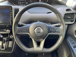 こちらはハンドル周りの写真です。中古車なので、若干の使用感はありますが、破損、不具合等はありません。ユーザー様から買取した車両を、一台一台チェックして問題のない車両を掲載しております。ご安心ください。