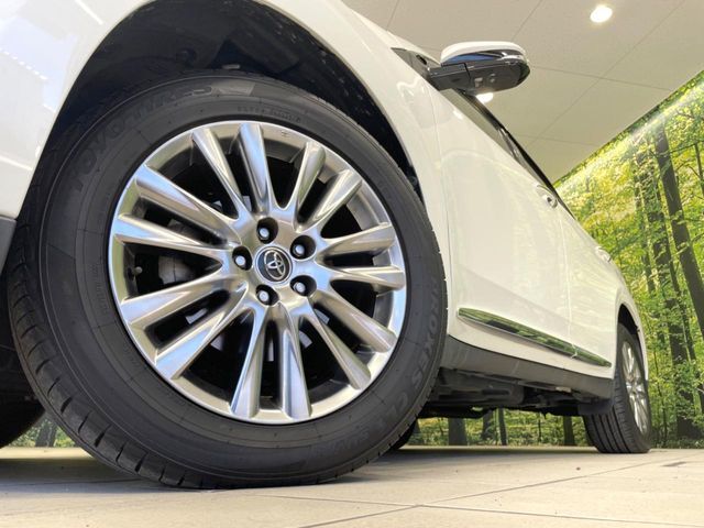 【純正アルミホイール】外観にマッチした純正アルミホイールを装着しております。各種社外アルミホイールや、スタッドレスタイヤも取扱いしております。是非ご相談ください♪