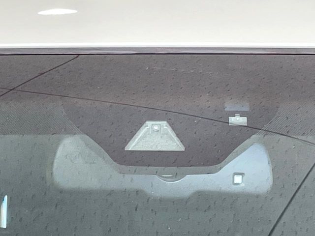 【トヨタセーフティセンス】走行中に前方の車両等を認識し、衝突しそうな時は警報とブレーキで衝突回避と被害軽減をアシスト。より安全にドライブをお楽しみいただけます。