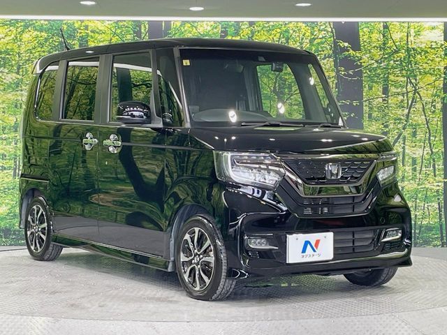 大好評のボディコーティング「弾スプラッシュコート」もご納車までに施工可能。通常のガラスコートと異なる、耐久年数6年の無機質ガラスコーティングが、ボディをキレイな状態に保ってくれます。