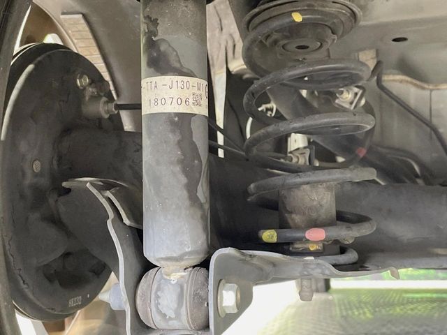 お車を安心してお乗りいただく為には、足回りの定期点検が欠かせません。サービスサポート（有償保証）では無料点検もご提供しており、安心のカーライフをお過ごしいただけるサポート体制が整っています。