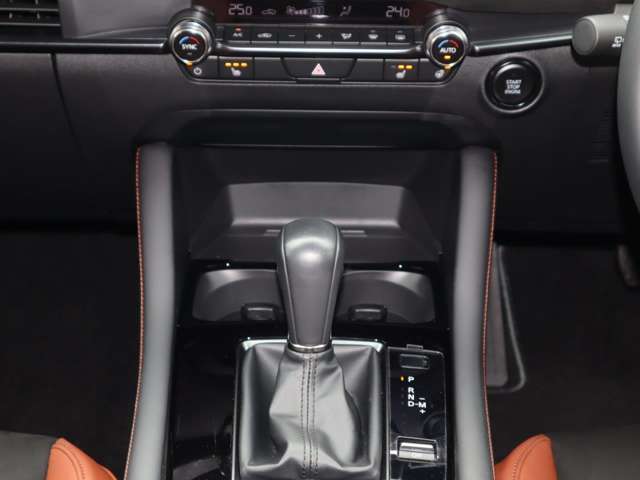 DCT、CVT、従来型のATなど、すべてのトランスミッションの利点を集約し、ロックアップ領域を大幅に拡大し伝達効率の向上とマニュアルトランスミッションのようなダイレクト感を実現した自社製ATです。
